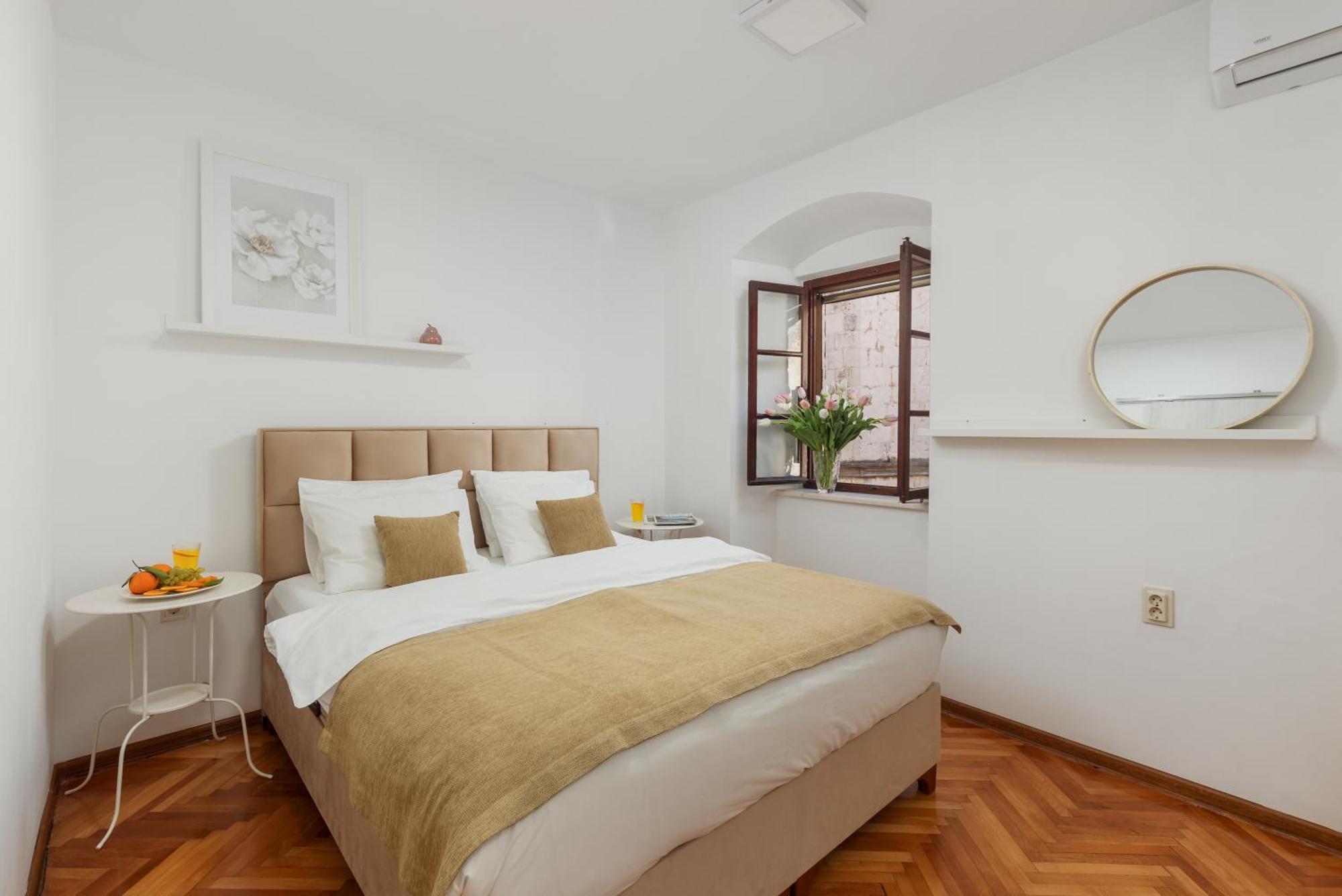 Old Town St Tryphon Apartment Kotor Bagian luar foto